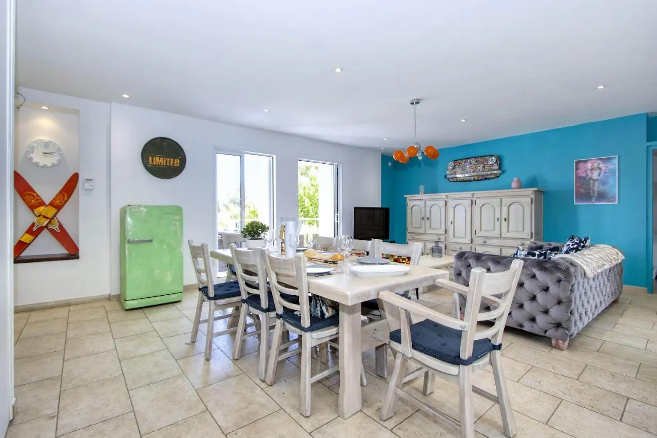Apartment Galant Appartement En Bord De Mer Avec Terrasse Saint-Cyr-sur-Mer