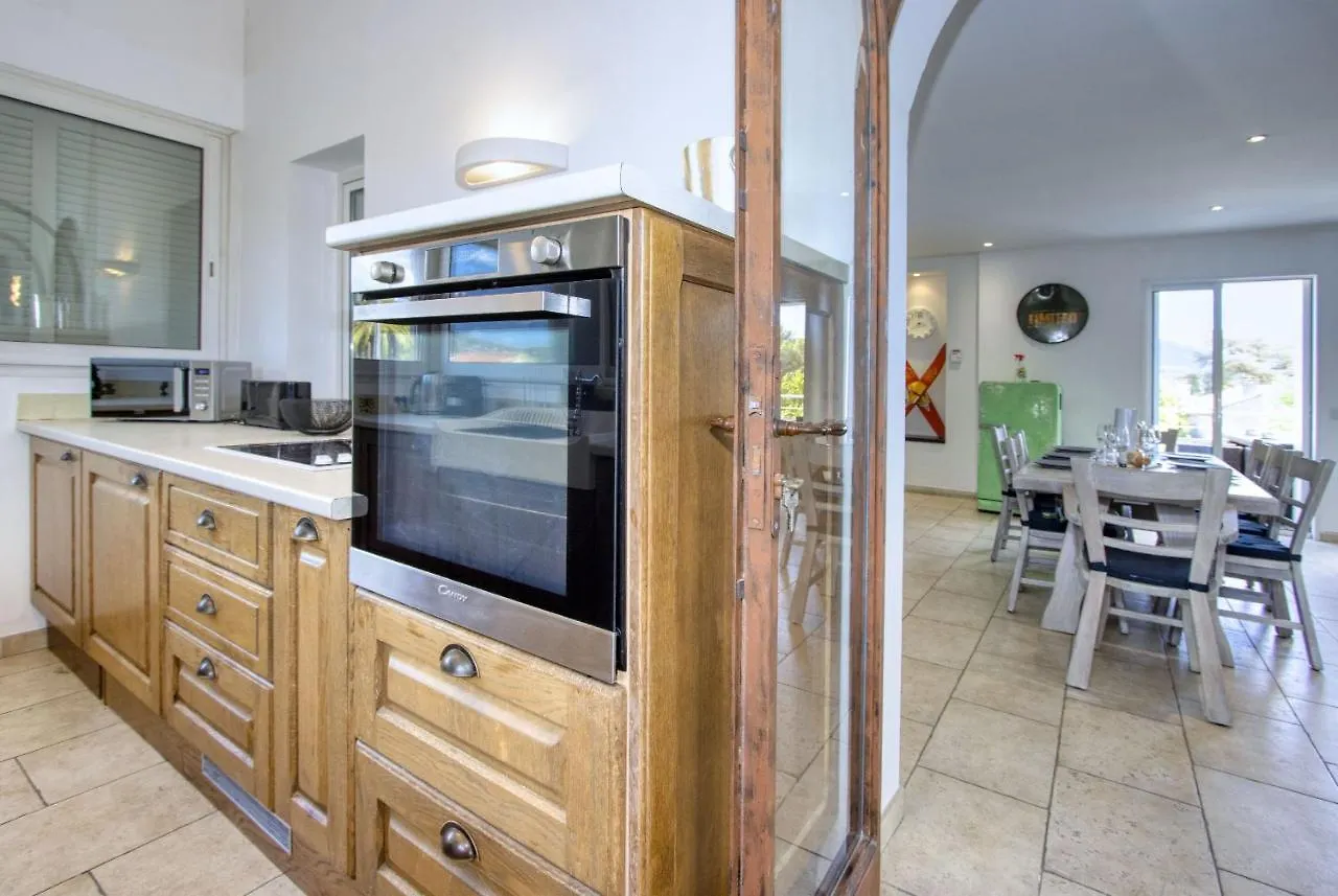 Galant Appartement En Bord De Mer Avec Terrasse Saint-Cyr-sur-Mer 0*,  France